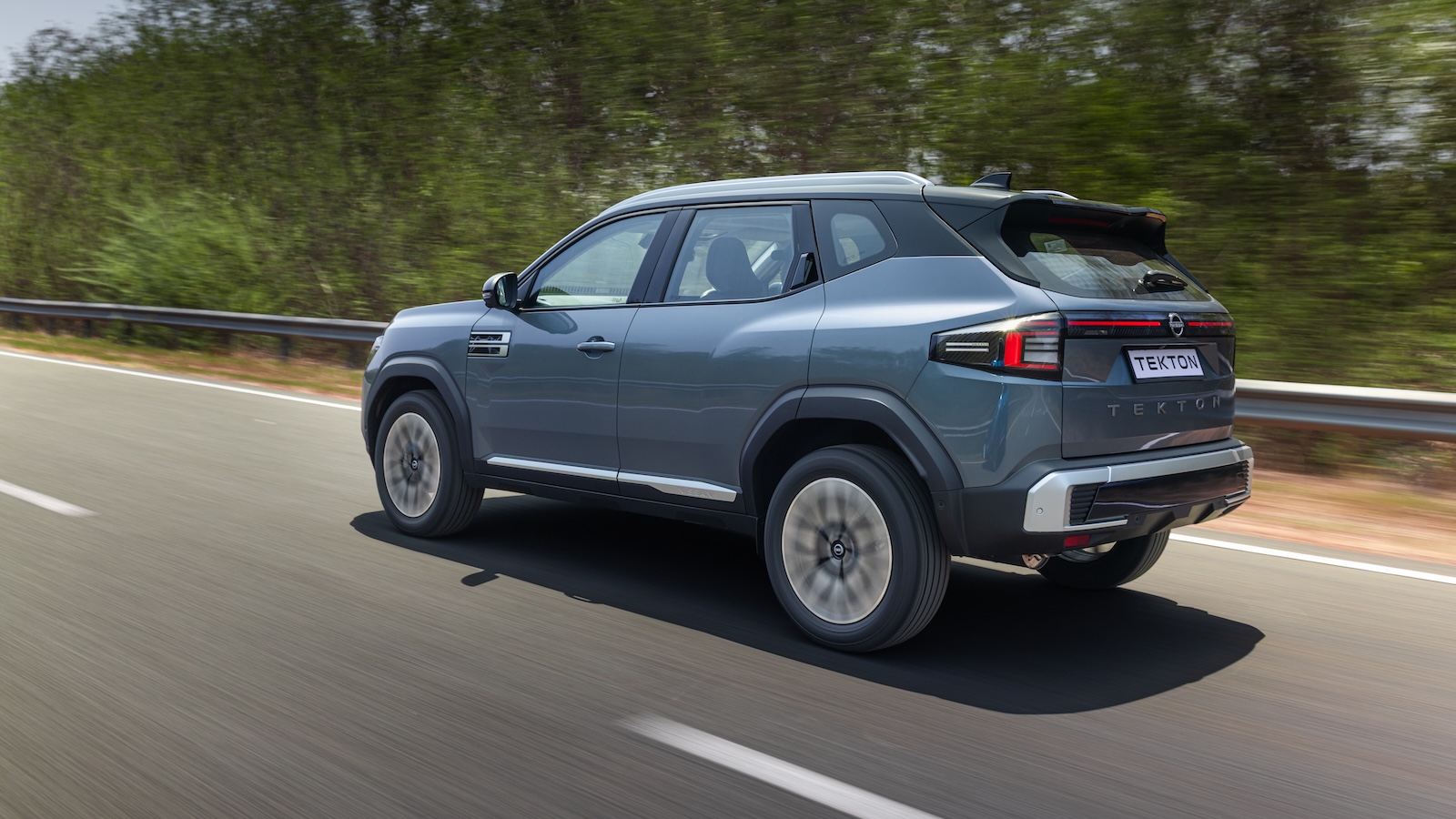 Το Nissan Tekton ξεχωρίζει για τη δυναμική του εμφάνιση, η οποία αντλεί σχεδιαστική έμπνευση από το Nissan Patrol.